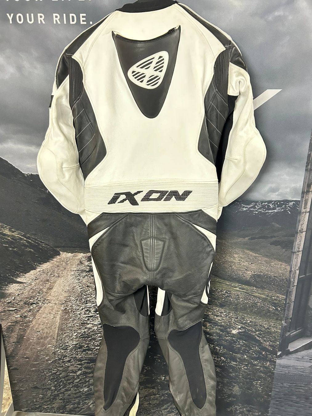 Ixon Completi: Lederkombi IXON 3XL – Usato da Bättwil venduto da paul74 2