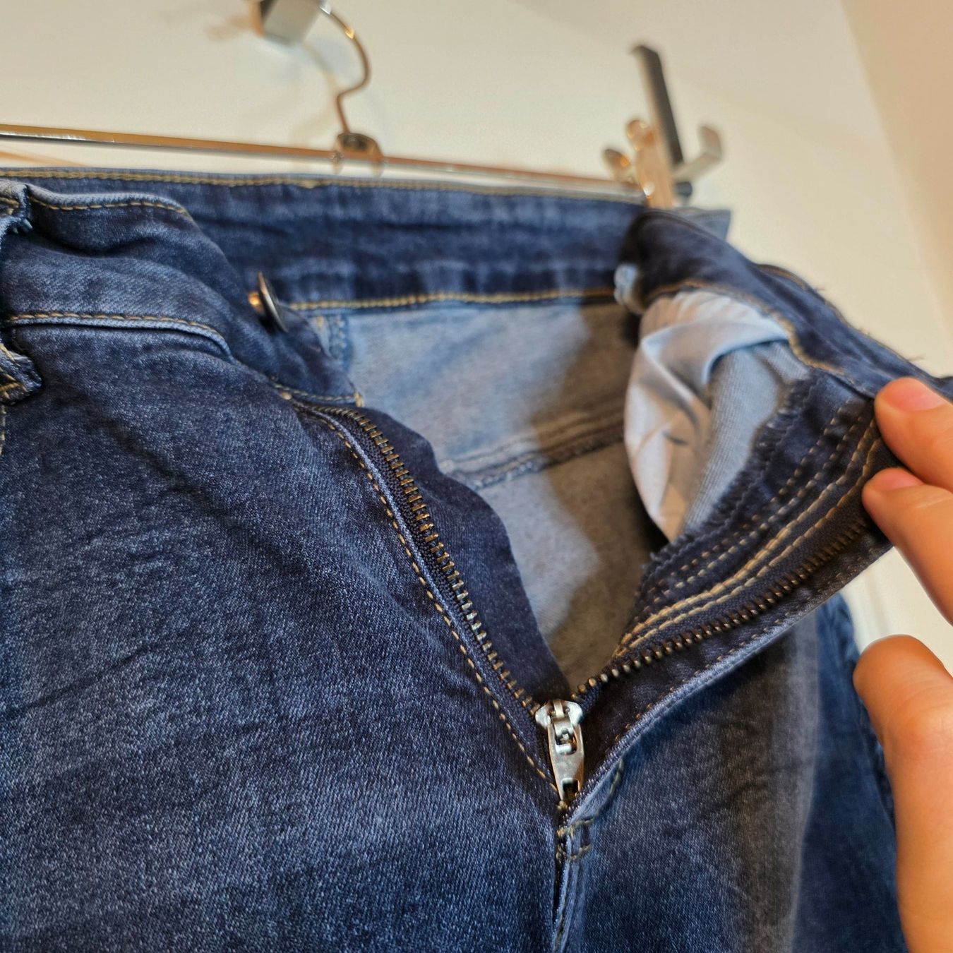 Jeans: Dunkle Jeans mit Flechtdetail – Gr. 38/M – Usato da Wald ZH venduto da CapLux 6