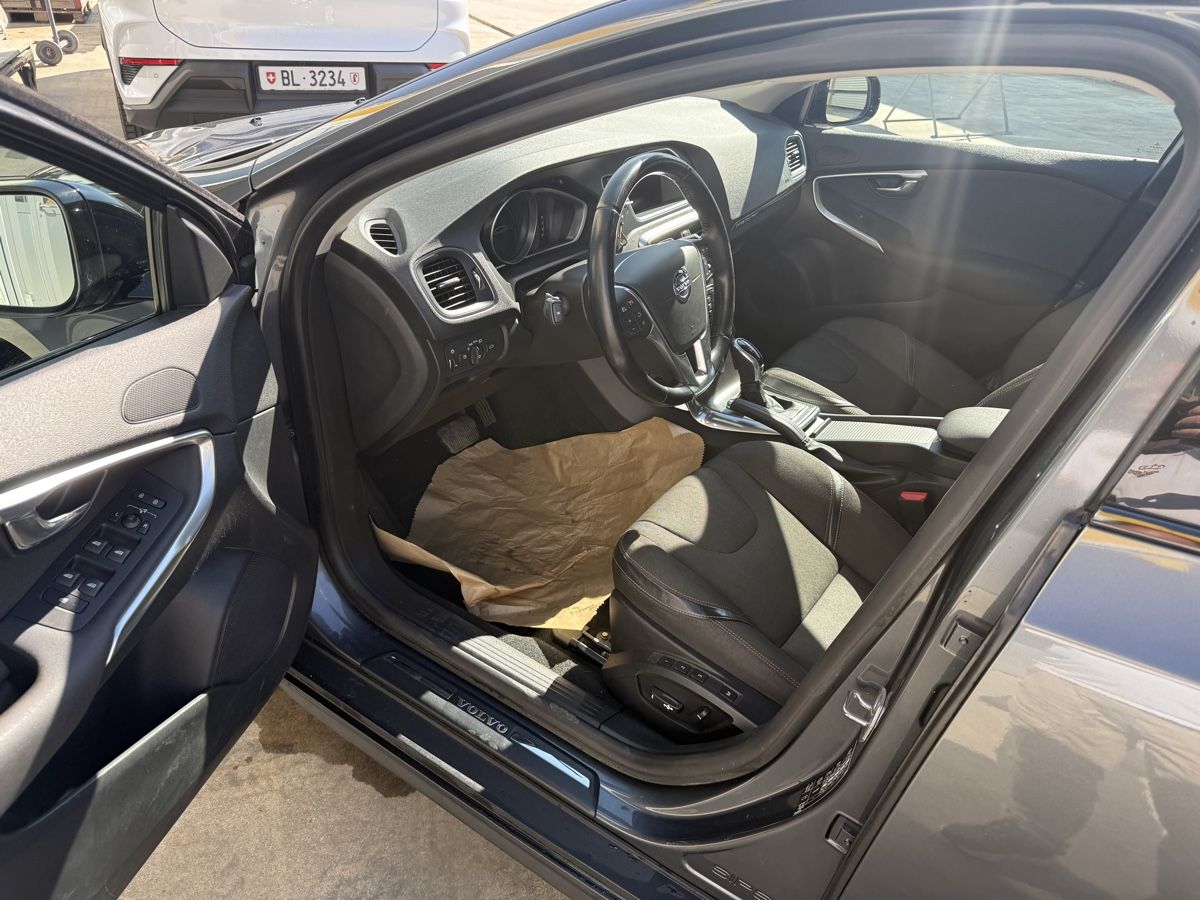 Volvo Autos: Volvo V40 CC Automat – Gebraucht aus Oberwil BL von anzelmo 6