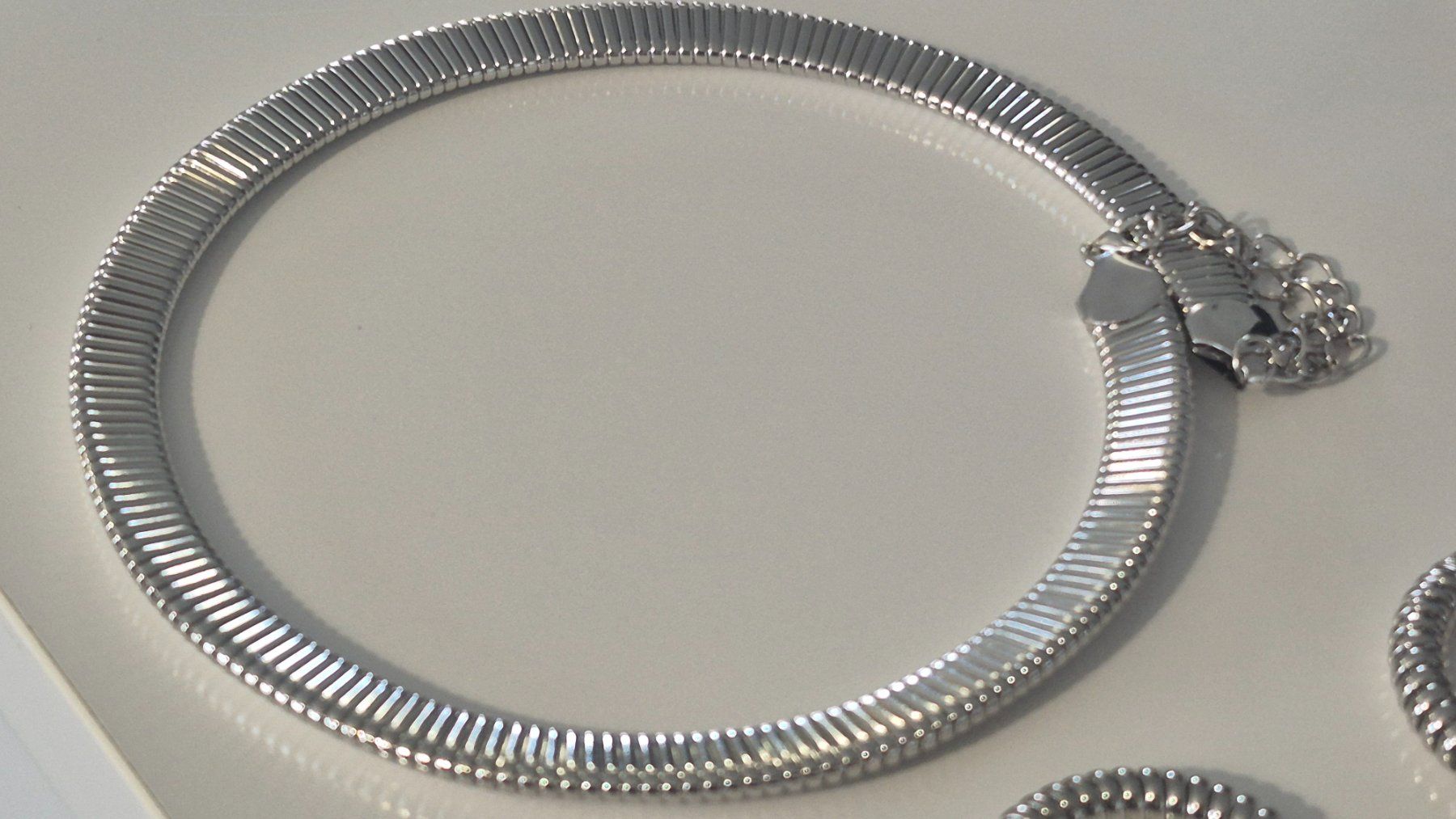 Altri gioielli: Set collana e orecchini cerchio effetto molla argento – Nuovo (secondo la descrizione) da Giubiasco venduto da Stefaniav 5