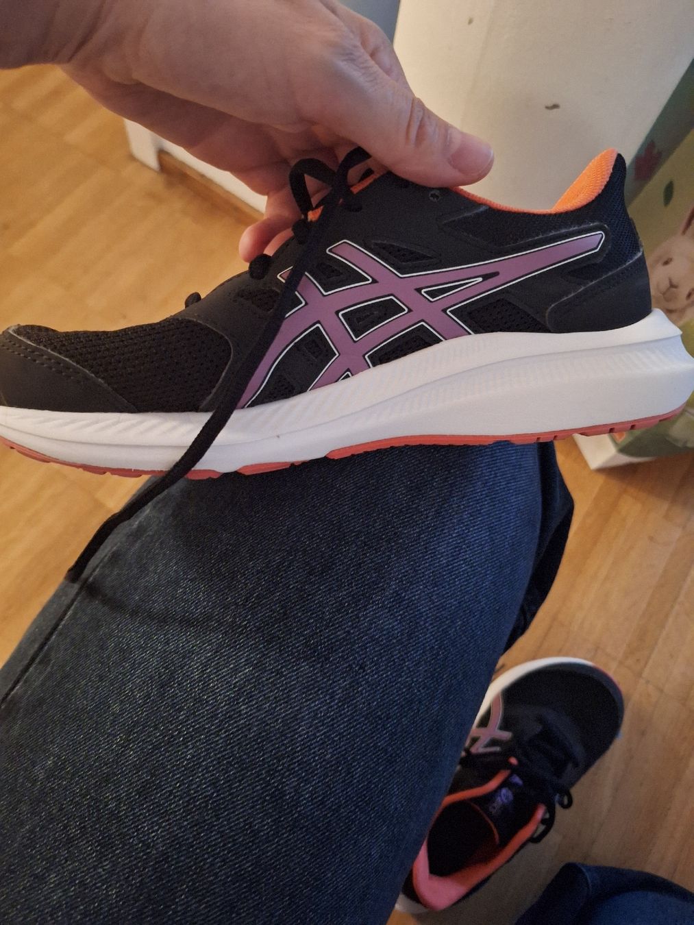 Asics Schuhe für Mädchen: Asics Laufschuhe Grösse 37 – Gebraucht aus Riehen von Mamestra 5