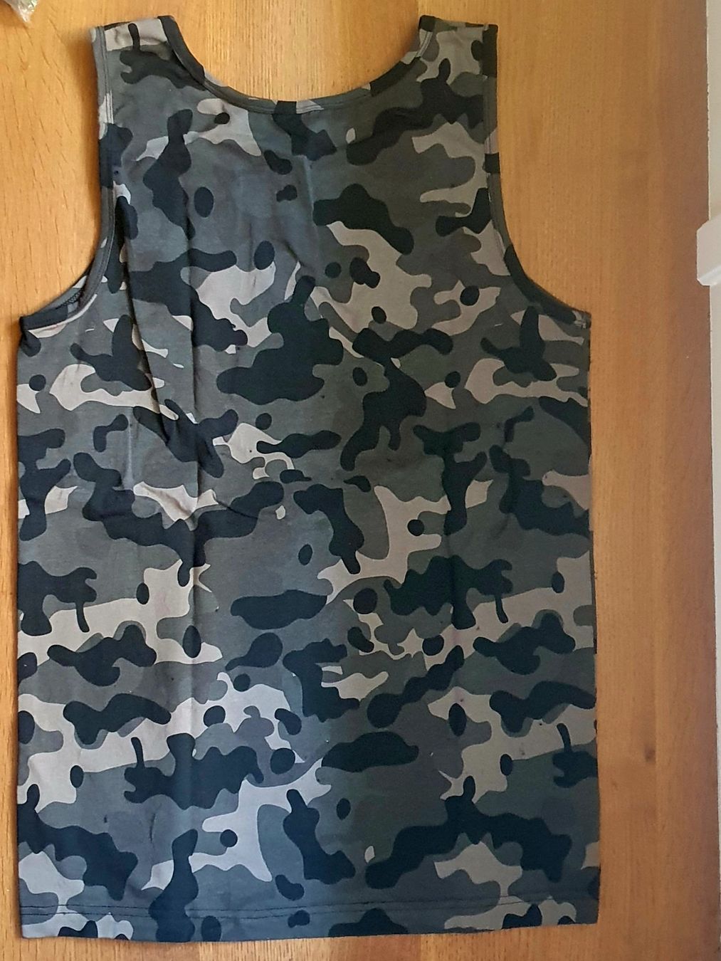 Tops: Tanktop Militär Camouflage neu Grösse S – Gebraucht aus Zürich von Philotimo 1