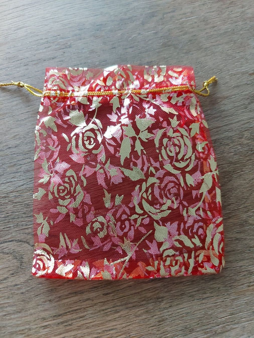 Tessuti: 10 Organzabeutel Rot mit Rosenmuster – Nuovo (secondo la descrizione) da Langenthal venduto da flowersNbirds