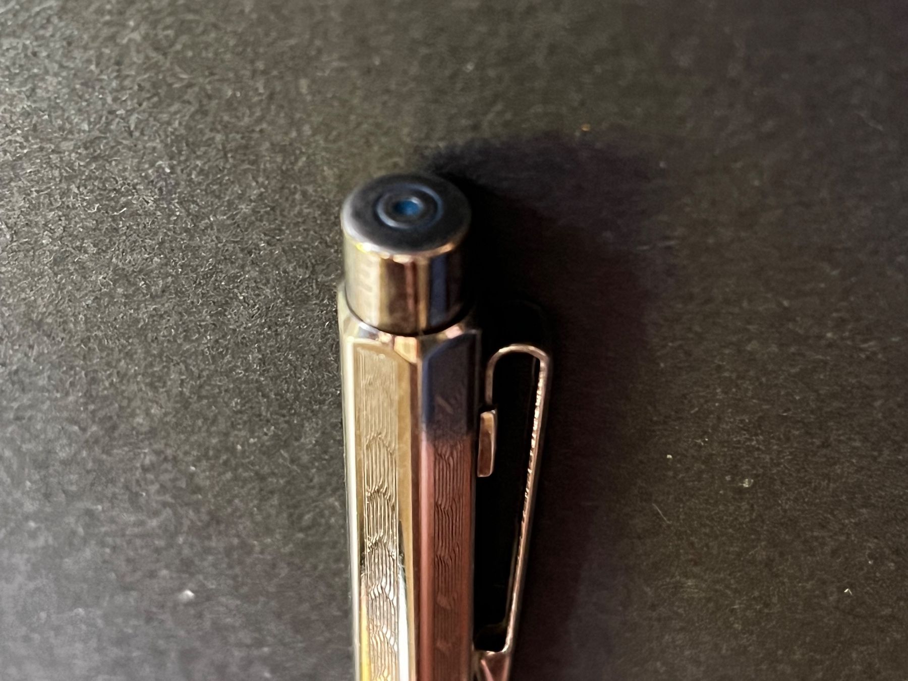 Caran D'Ache Penna & Evidenziatori: Caran d’Ache Ecridor Roller Chevron versilbert OHNE – Usato da Zürich venduto da FV.vintage 6
