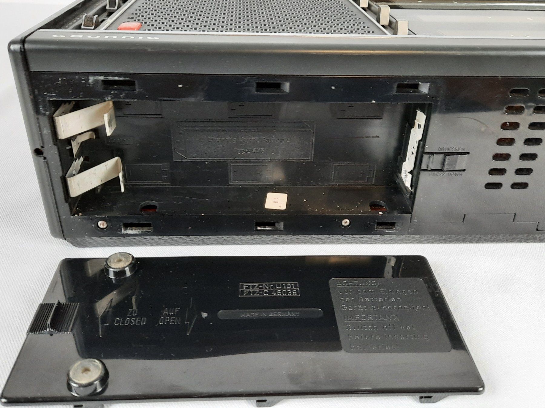 Grundig Radios: GRUNDIG Satellit 2000 – Defekt aus Beinwil am See von Restwert_Beinwil 4