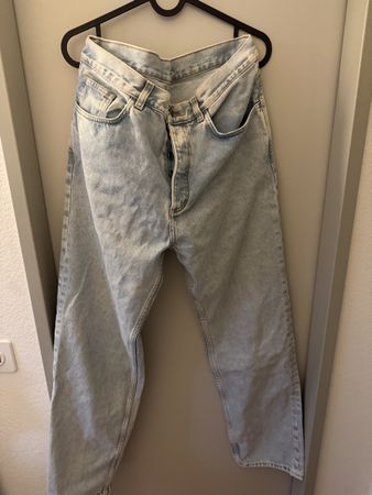 COS Jeans relaxed fit hellblau, Grösse 31/32 - Top Zustand
