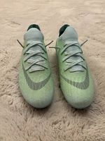 Blau/grüne Fussballschuhe