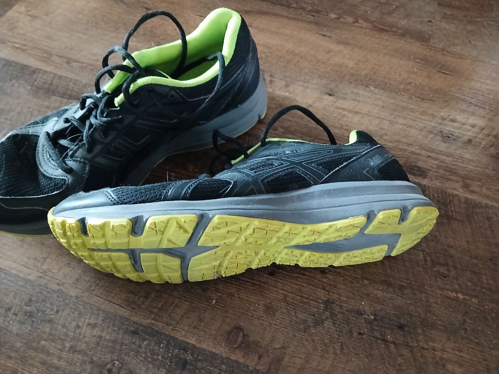 Scarpe da uomo: Turnschuhe Grösse 43, Schwarz,  – Usato da Wauwil venduto da huber-schmid 1