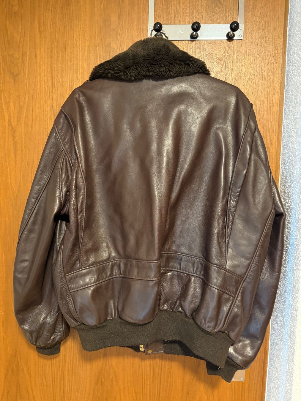 Schott Giacche: Schott Lederfliegerjacke – Usato da Kloten venduto da Sadushk 1