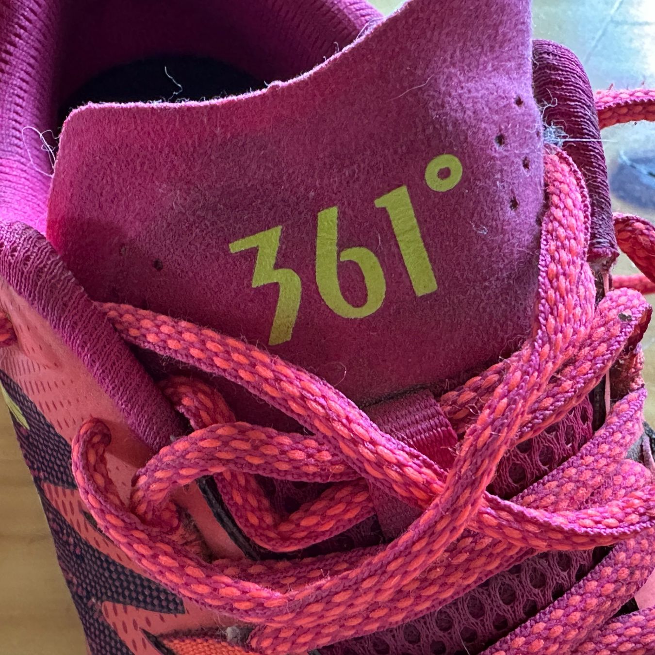 Scarpe da donna: 361 Laufschuh, Gr. 39 – Usato da Tägertschi venduto da TheChange 2
