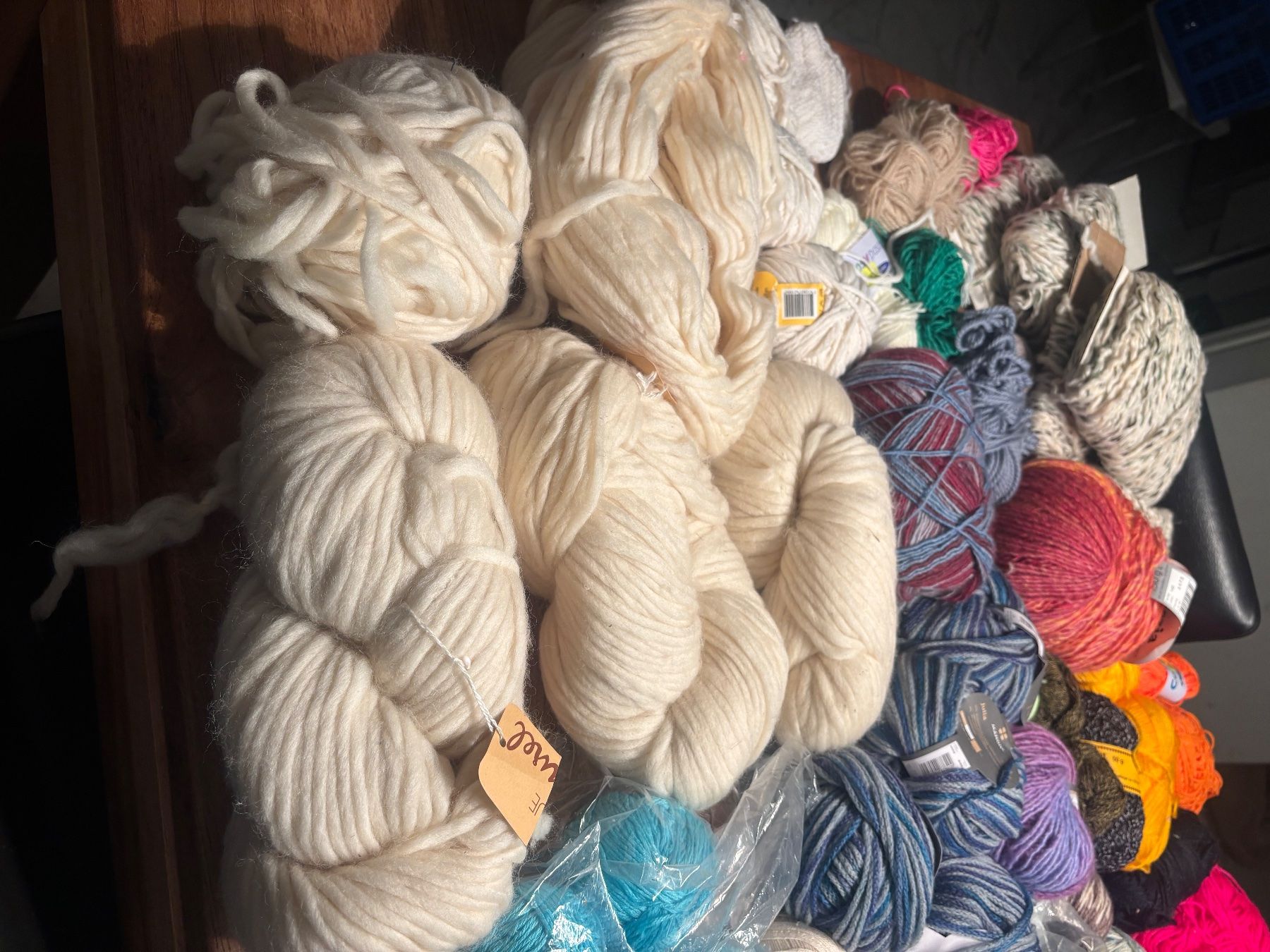 Lana: 1 Lot Wolle verschiede Farben – Usato da Kriens venduto da Mollinos 2