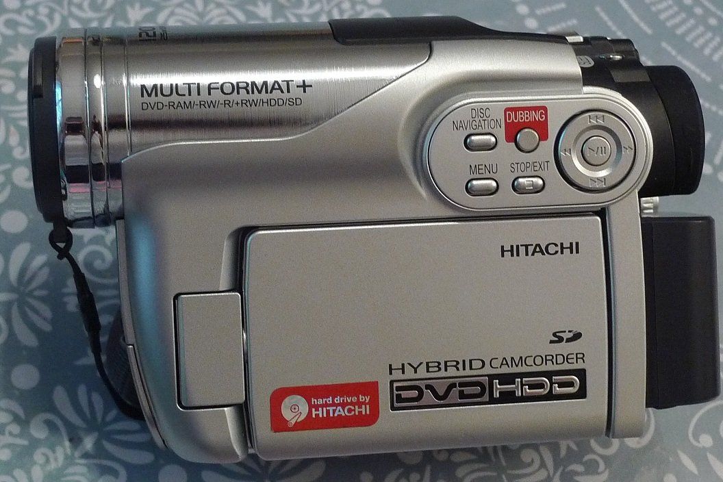 Hitachi Camcorder: DVD HDD -Kamera – Gebraucht aus Bern von  5