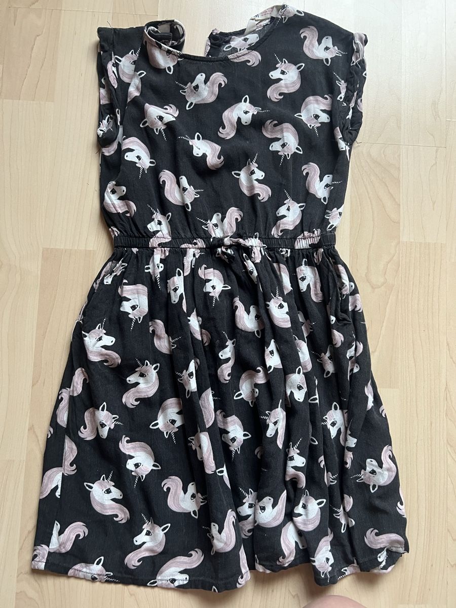 H&M Lotti & Set di vestiti: Kleiderpaket 140 – Usato da Ruggell venduto da Matrix026 1