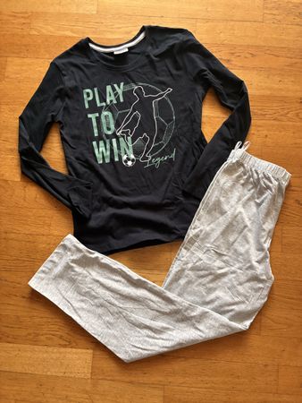 Schönes Pyjama Gr. 146/152, Neu