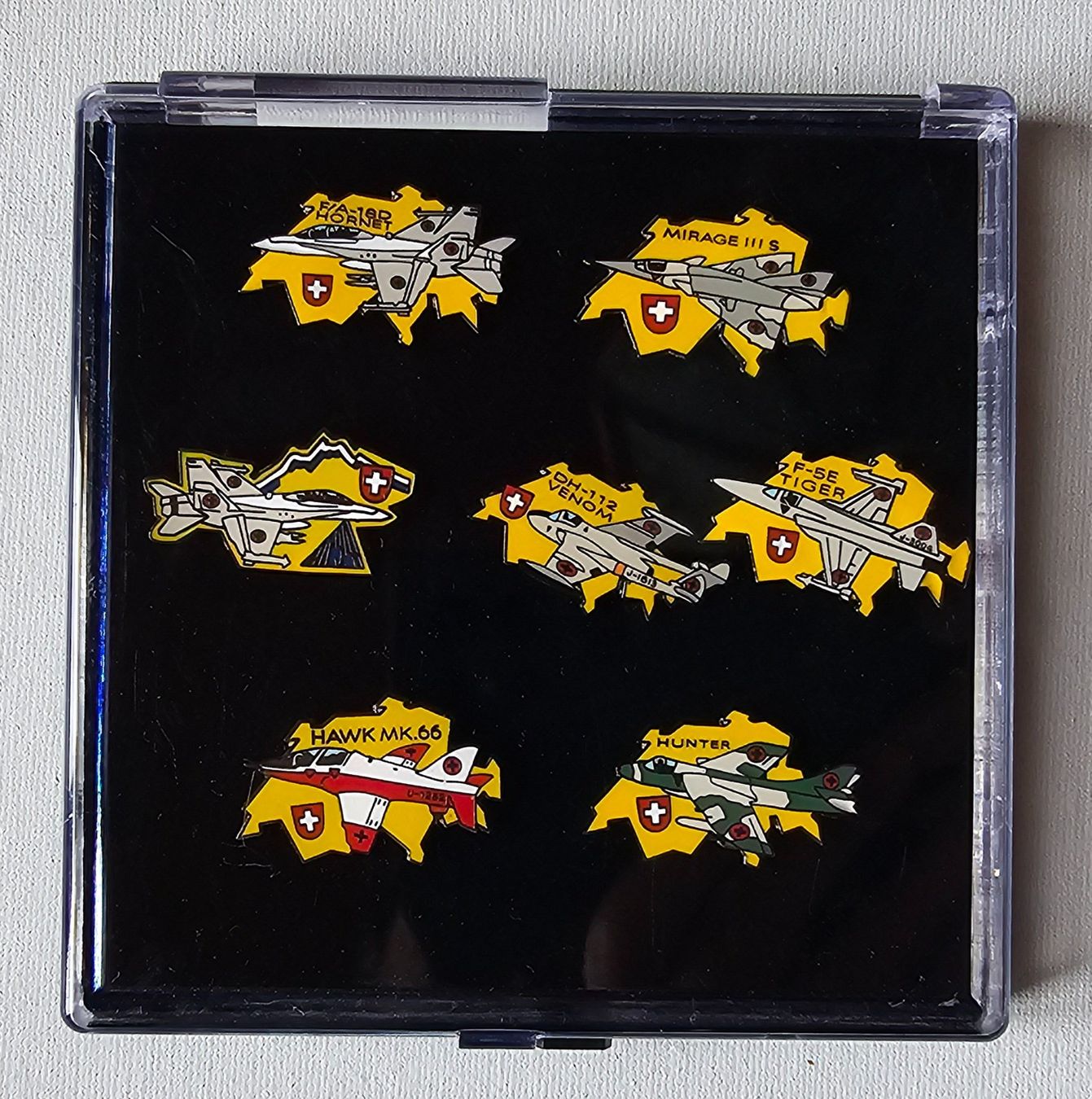 Schweizer Armee Placchette & Badge: Schweizer Flugzeug Anstecker-Set – Usato da Windisch venduto da Moosarchat 2