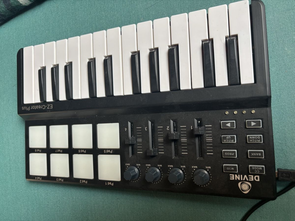 Strumenti musicali: Clavier contrôleur MIDI Devine EZ-Creator Plus bon état – Usato da Courtételle venduto da lap_98ny 1