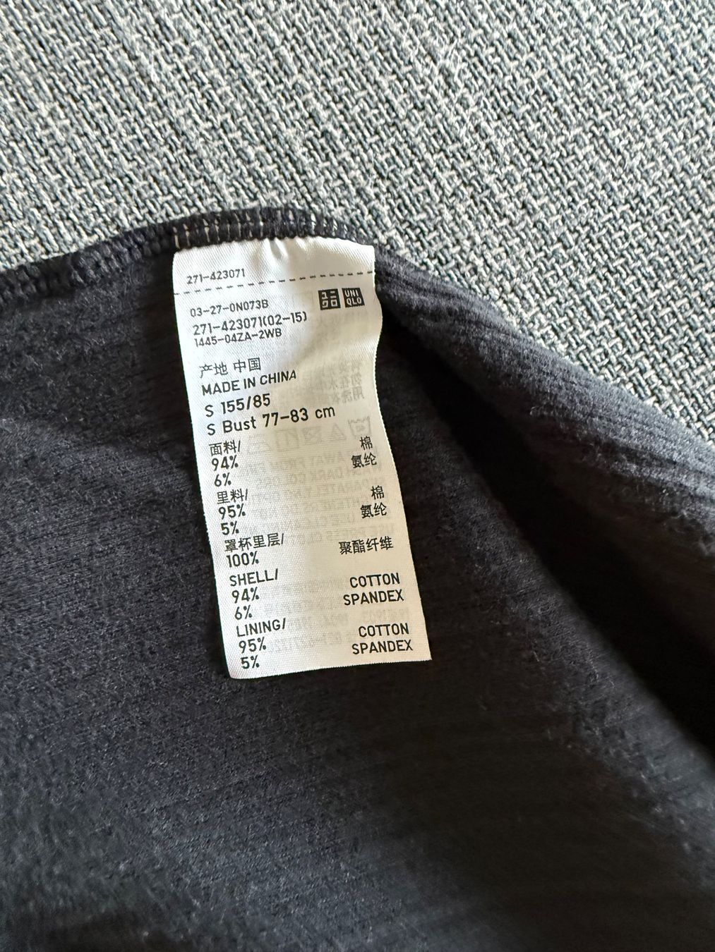Uniqlo T-shirt: Uniqlo T-shirt with bra – Usato da Dübendorf venduto da zhe_69pd 3