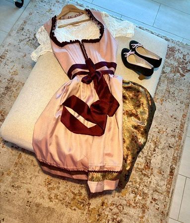Dirndl mit Bluse Gr. 42, ungetragen, Krüger Collection