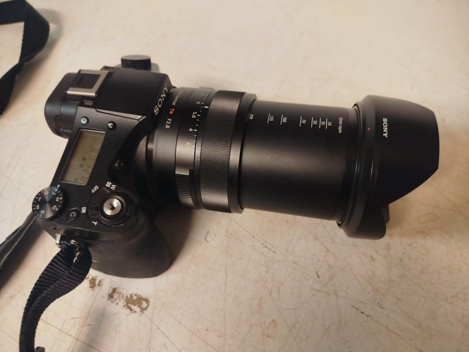Sony Fotocamera: Sony RX10 – Usato da La Chaux-de-Fonds venduto da Emmaus2300CDF