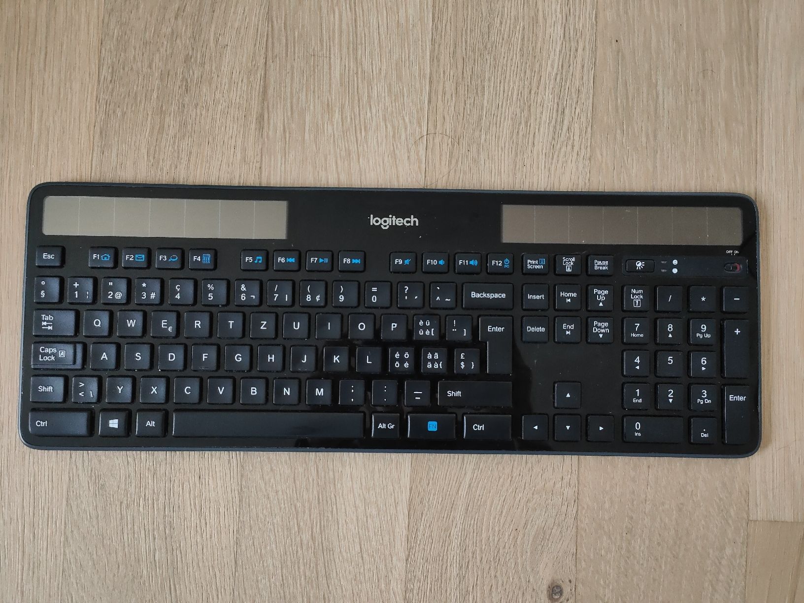 Logitech Tastaturen: Logitech K750 Tastatur – Gebraucht aus Birmensdorf ZH von