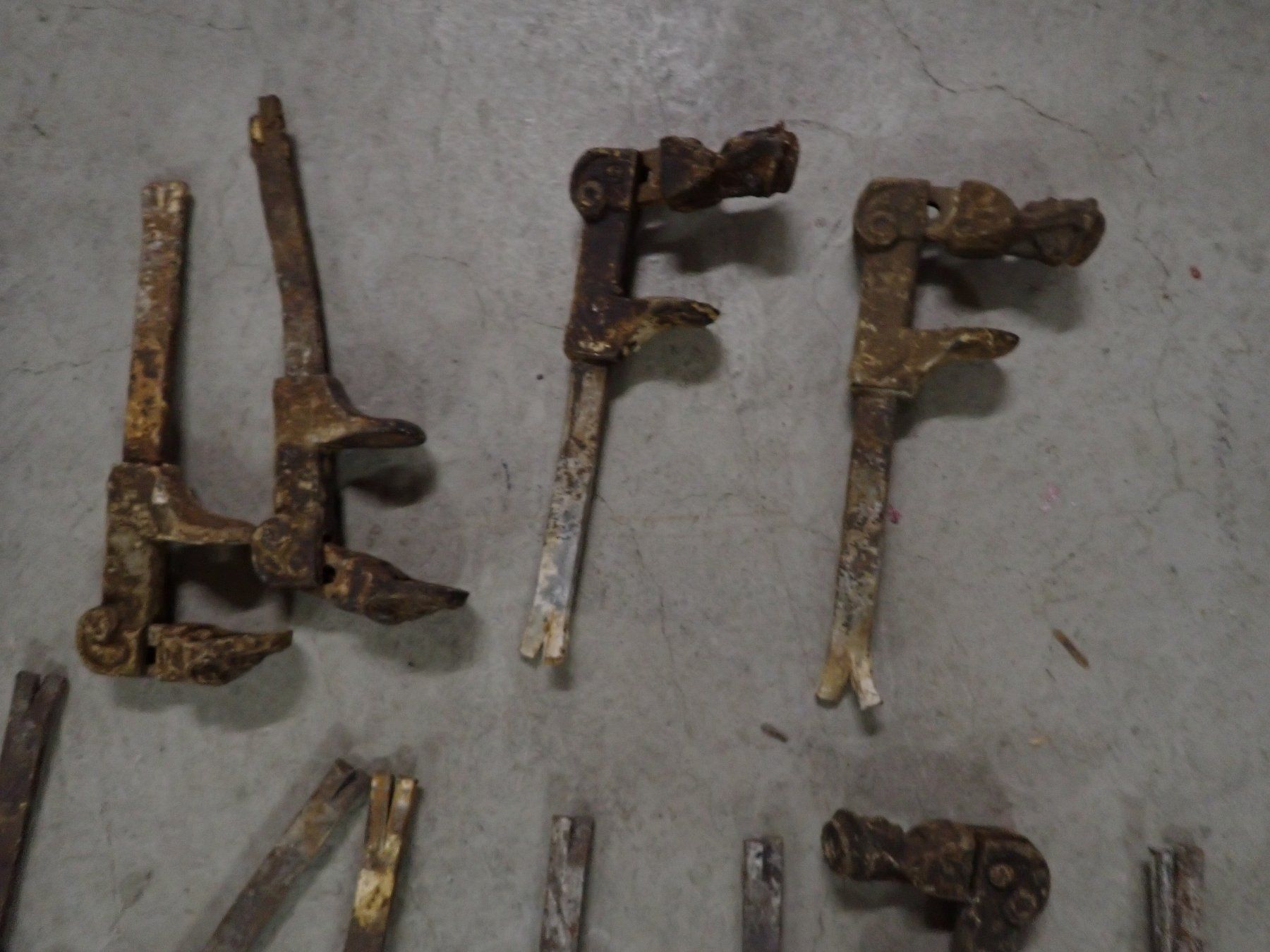 Quincaillerie: Grosse Sammlung antiker Fensterladenhalter – D'occasion à Wallisellen par Mf1000 4