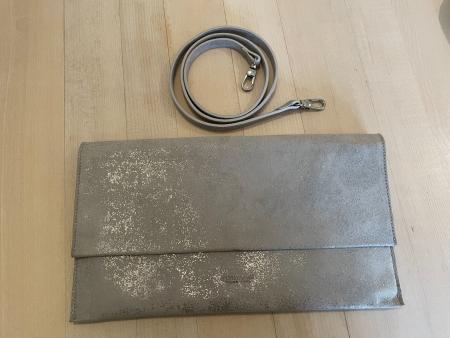 Clutch aus Leder von BRIDAS