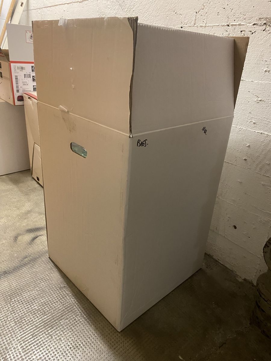 Cartoni: Cartons de déménagement solides – Usato da Genève venduto da Ne-le1203 1