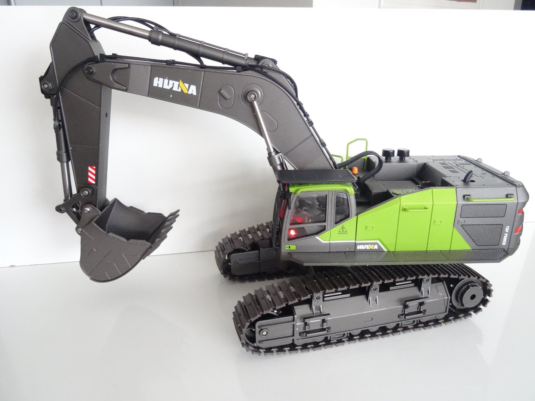 RC Modellbau: Ferngesteuerter Huina 1593 RC-Bagger – Neu und originalverpackt aus Hochdorf von  1