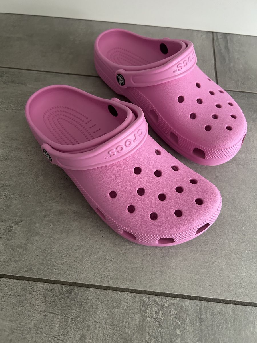 Crocs Chaussures femmes: Crocs Clogs Rosa/Pink, Grösse 39-40 – D'occasion à Engelburg par Quinti15