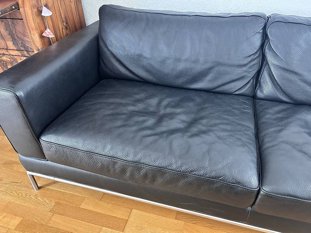 Ikea Sofas: GRATIS: Schwarzes Ledersofa mit passendem Hocker – Gebraucht aus Liebefeld von Topina16 3