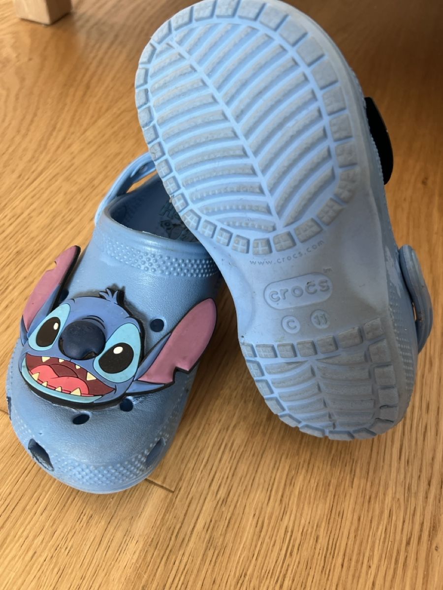 Crocs Chaussures garçon: Crocs Stitch enfant, taille 28-29 – D'occasion à Romanel-sur-Lausanne par RitaPereira 4