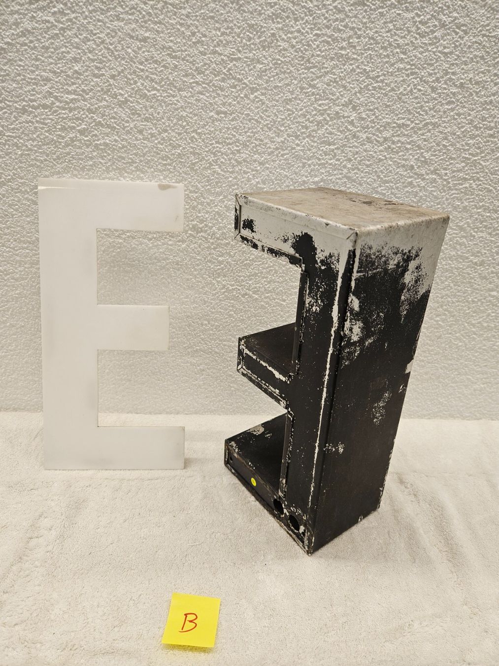Toutes les décorations: leuchtbuchstabe "E" deko vintage – D'occasion à effretikon par scharki01 3