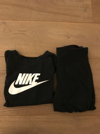 Nike T-Shirt & abercrombie Leggings