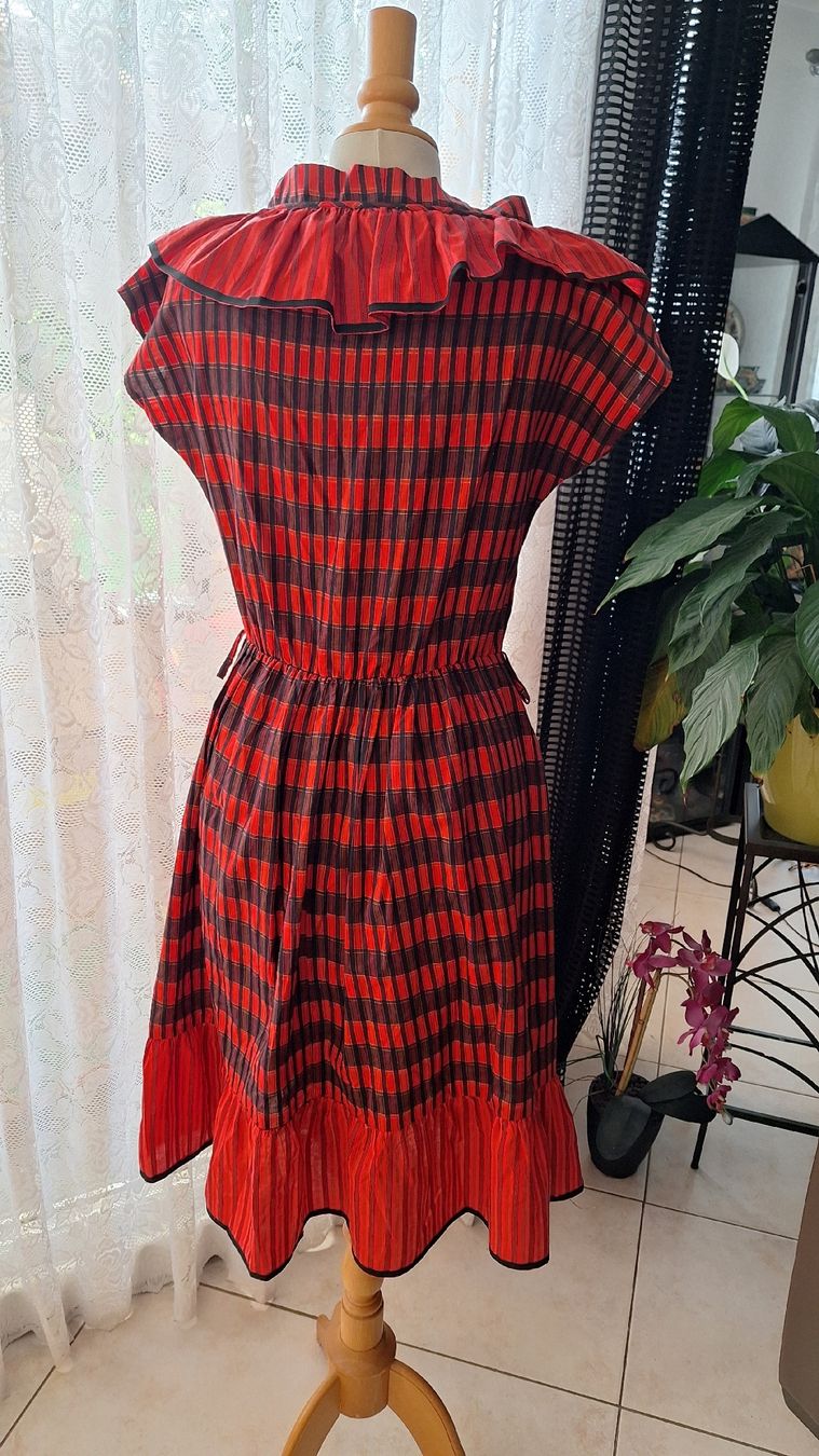 Vestiti: Robe vintage 38-40 – Usato da St-Triphon venduto da Jldr0 1