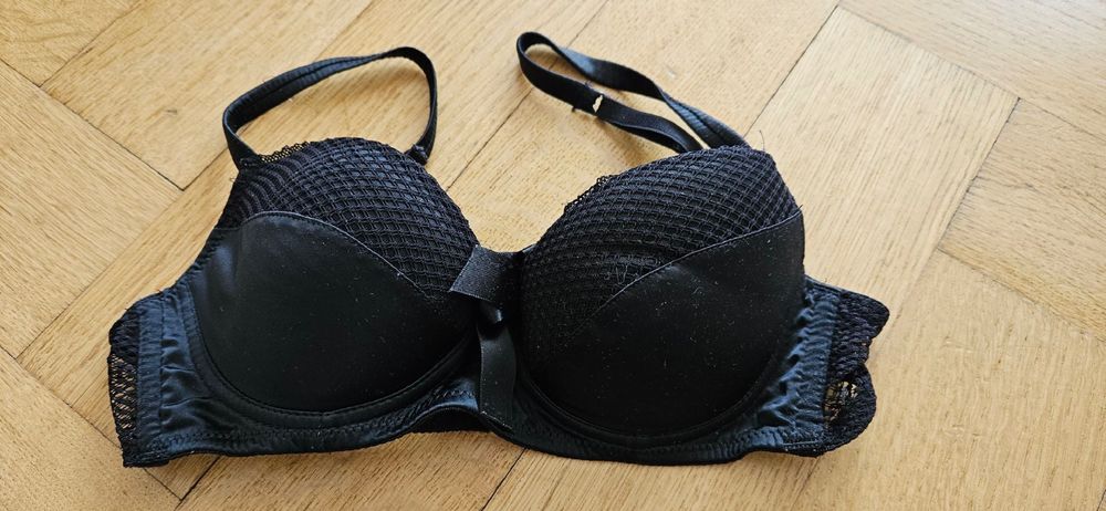 Schwarzer BH mit Spitze Grösse 70 A (Gebraucht) in Olten für CHF 14 ...