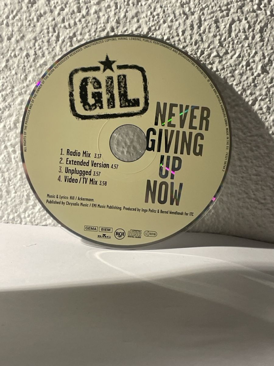 CD: GIL - Never Giving Up Now - Seltene CD Single! Top! – Usato da Sargans venduto da Didis