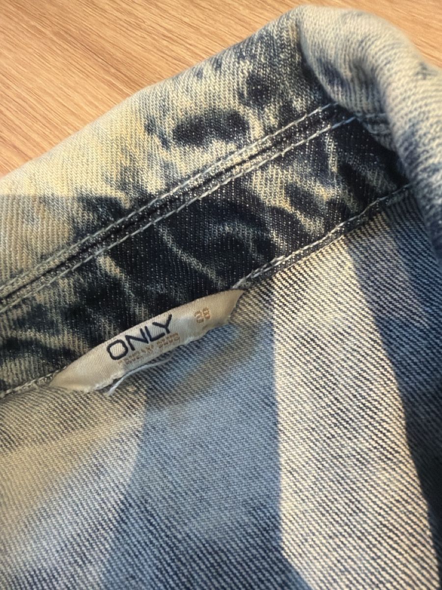 Only Giacche: Jeansjacke ONLY Gr. 38 mit spitzen-einsatz  – Usato da Vorderthal venduto da Diethelm8853 1