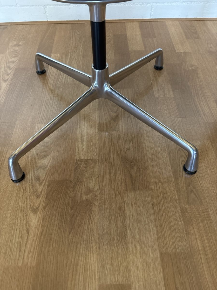 Vitra Sedie: Vitra Eames Alu Chair – Usato da Basel venduto da magnummarine 5