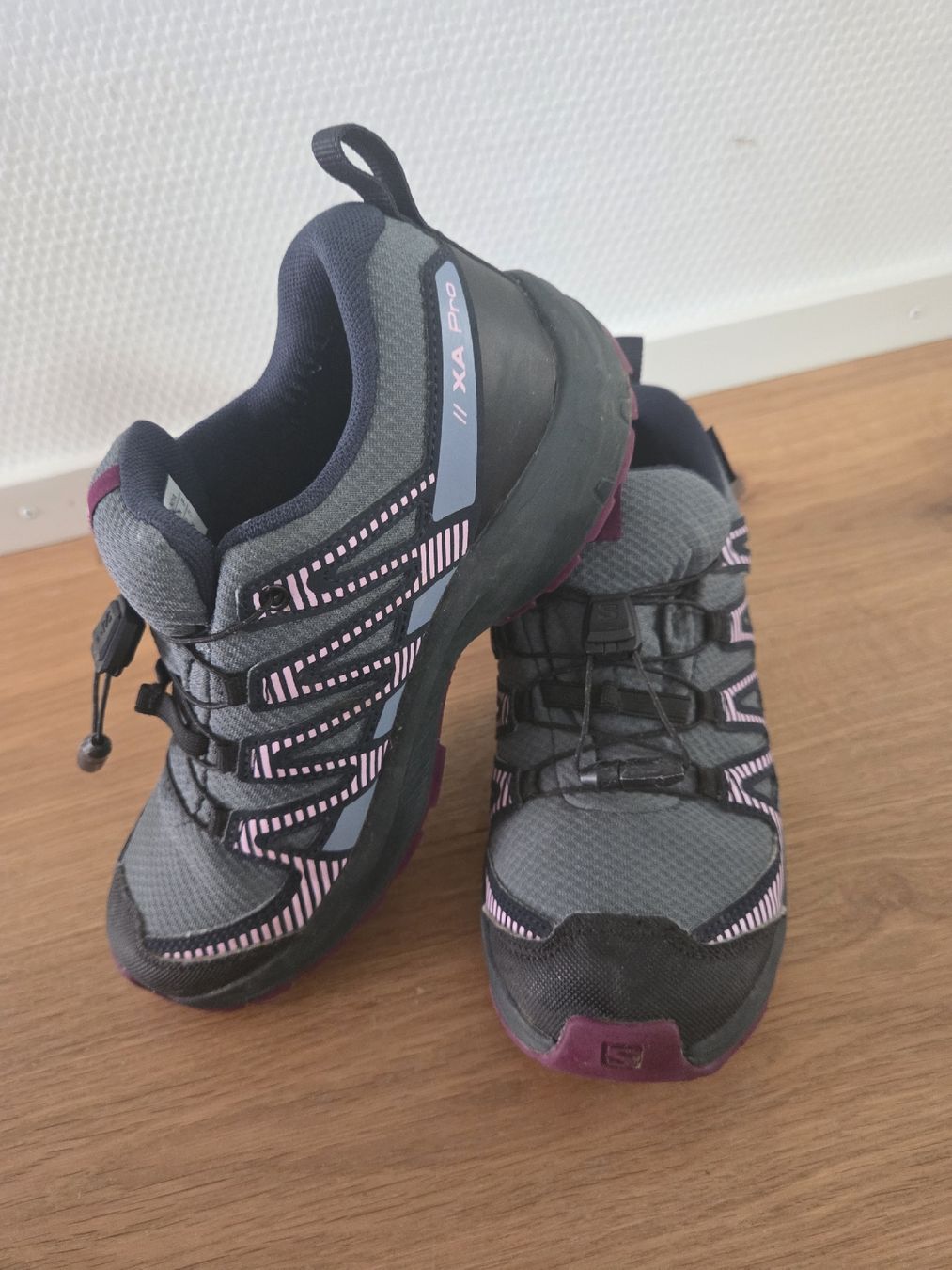 Salomon Schuhe für Jungen: Salomon Kinder Wanderschuhe Gr. 34 – Gebraucht aus Stein AG von MARILiii89 2