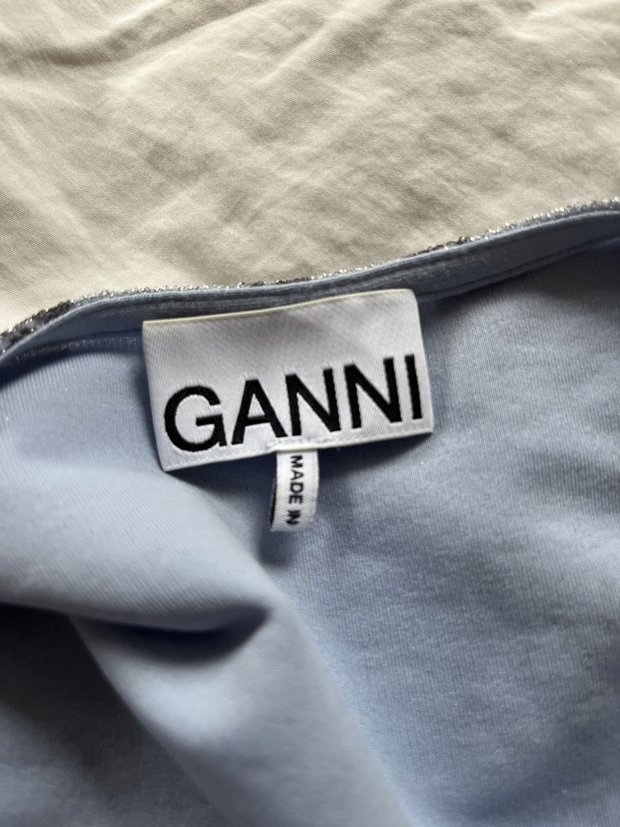 Ganni Kleider: Ganni Wickelkleid silber – Gebraucht aus Zürich von Kontingo 1
