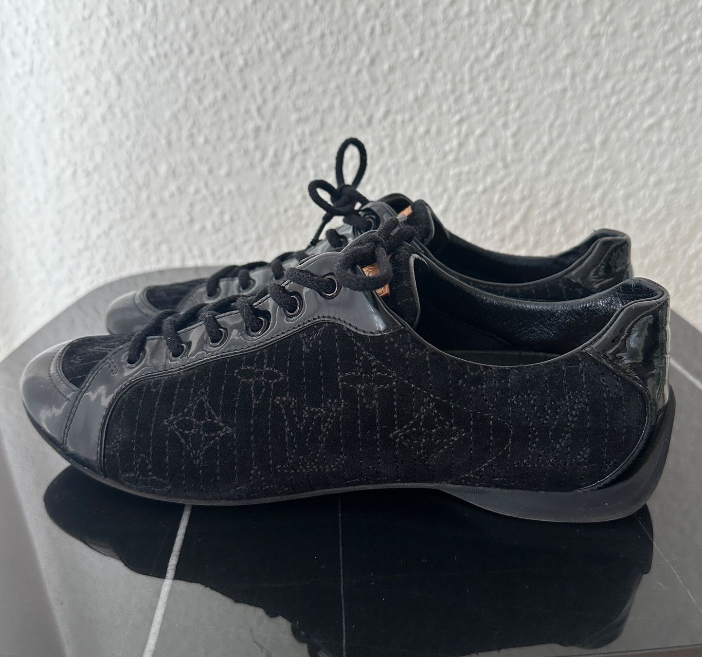 Louis Vuitton Scarpe da donna: Authentiques Baskets LOUIS VUITTON 37.5 en cuir noir – Usato da Carouge GE venduto da loveluxury