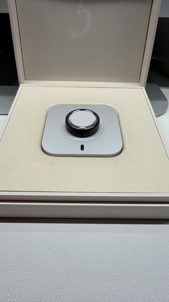 Oura Anelli: Oura Ring 5, 8 size  Stealth, new – Nuovo (secondo la descrizione) da Massagno venduto da lju_rnm7 2