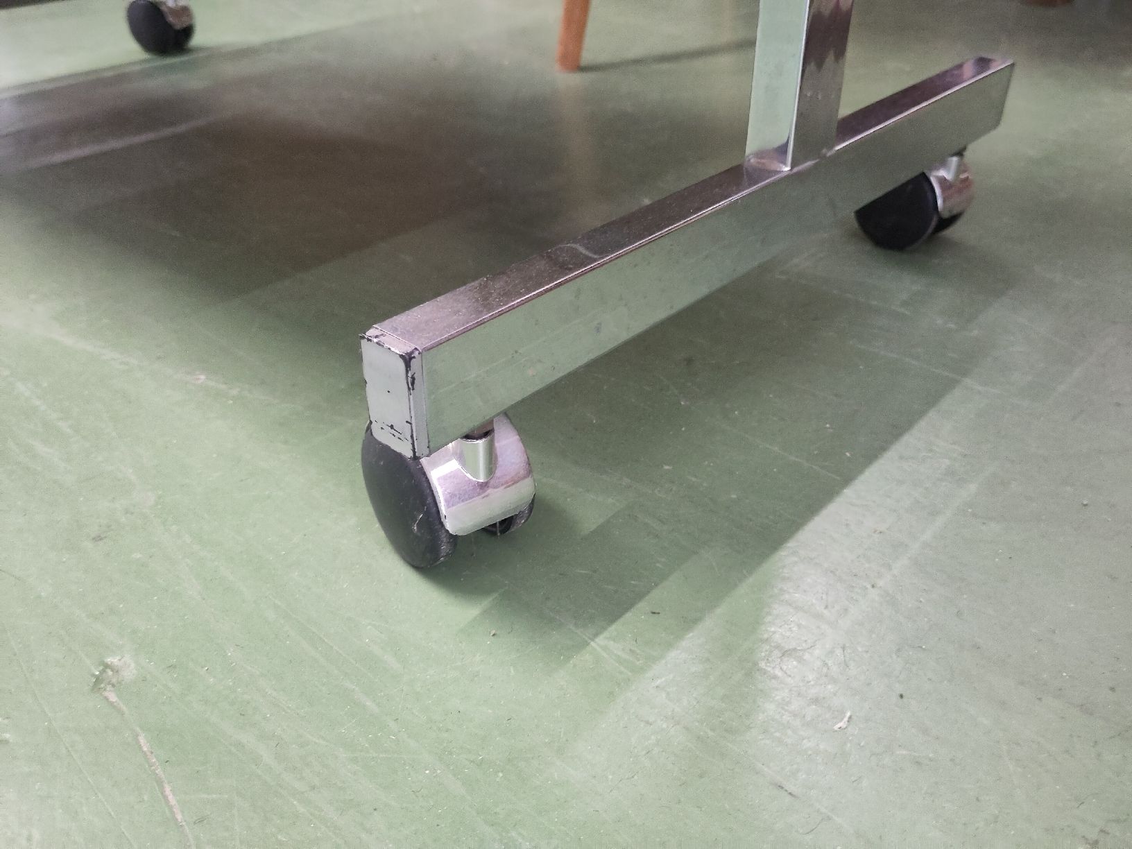 Carrelli di servizio: Designklassiker Servierwagen mit Rollen – Usato da Pratteln venduto da Cartonsducoeur_bl 2