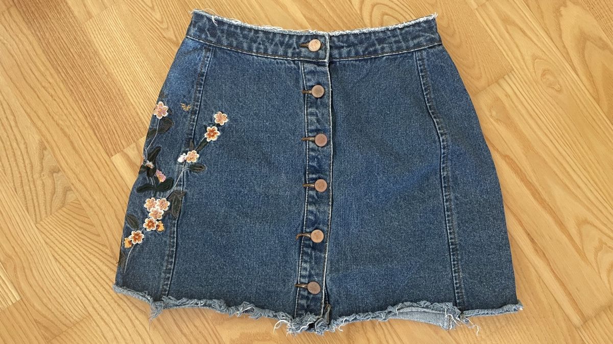 Kleiderpakete: Kleiderpaket: 2x Jeans-Minirock – Gebraucht aus Roggwil BE von R.. 1