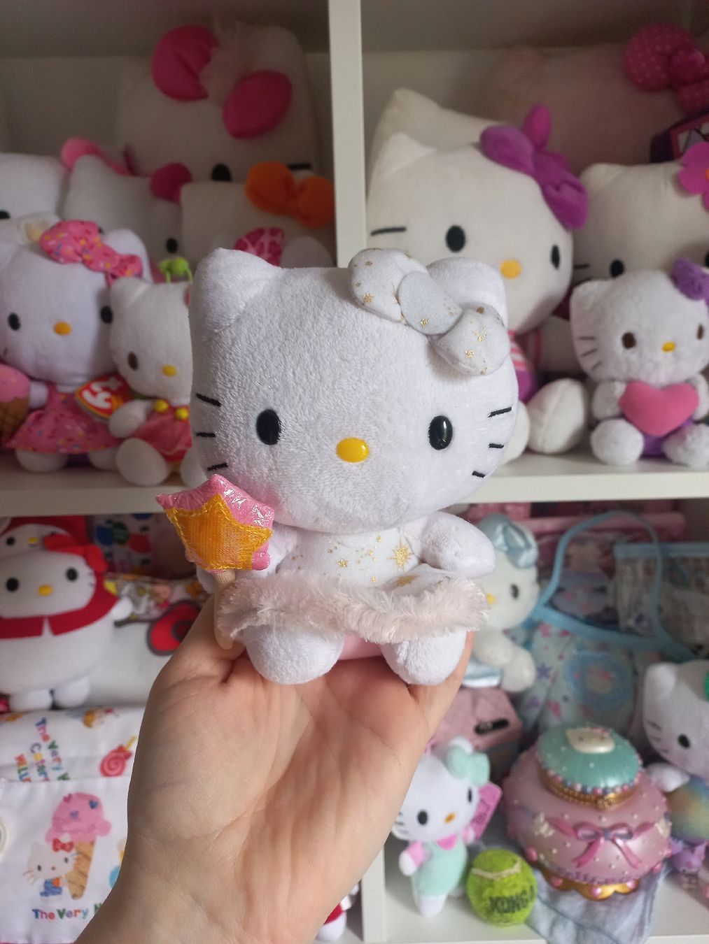 Hello Kitty Jouets: Hello Kitty Plüschtier - Sanrio – D'occasion à Wangen b. Olten par SecondStory4u