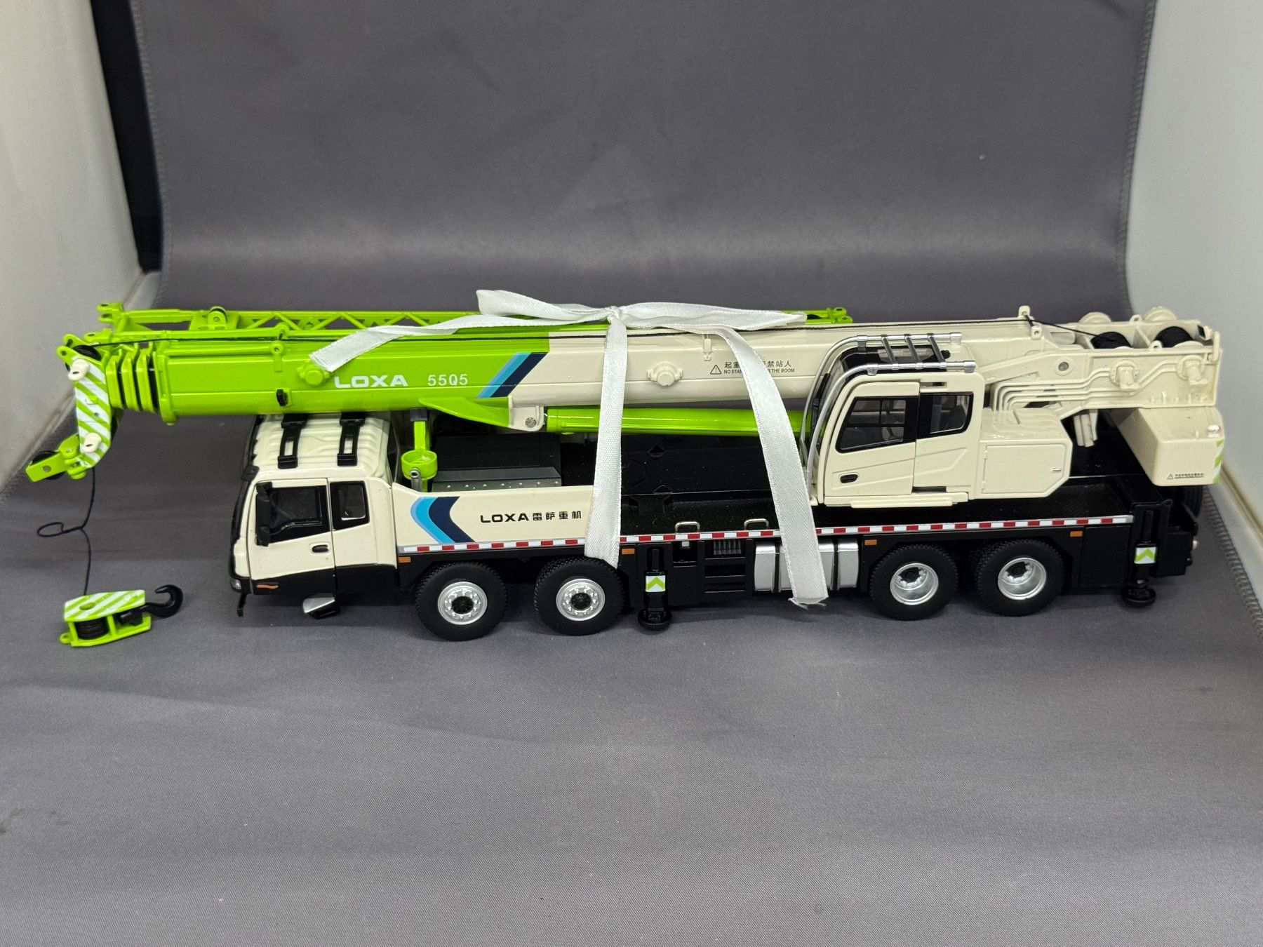 Modellbausätze & Standmodelle: LOXA 5305 Mobilkran Kranwagen – Neu und originalverpackt aus Luzern von aa43modelcars-Luzern