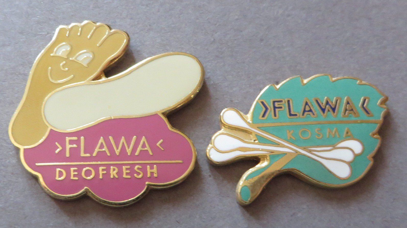 Plaketten & Abzeichen: 2 PINS, FLAWA WATTE KOSMA DEOFRESH – Gebraucht aus Neuhausen von luckimucki