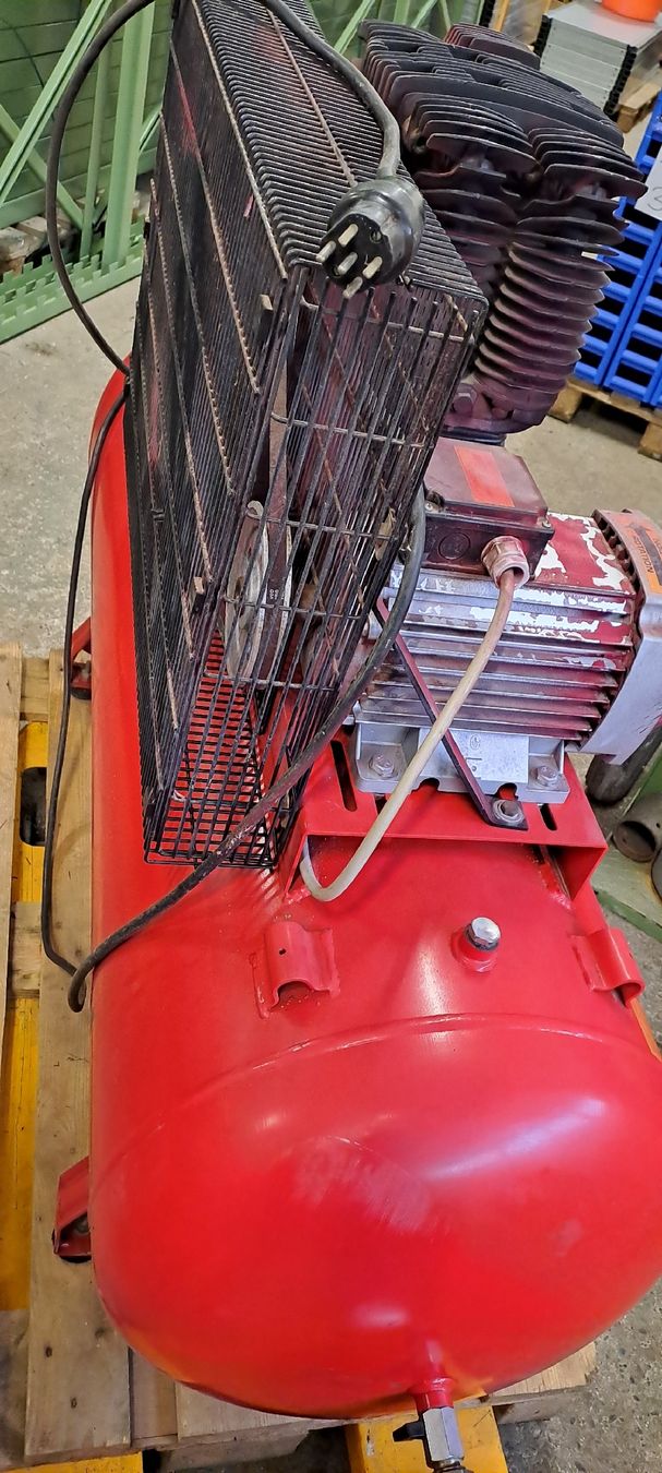 Compressori: Luft Kompressor Shamal 270lt – Usato da Stetten AG venduto da Maschinenwarencenter 6