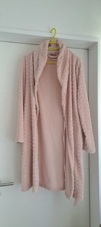 Flauschiger Bademantel in Rosa – ideal für den Winter!