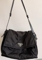 Prada Traveller Schultertasche aus Re-Nylon